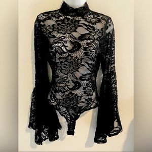 Windsor flared sleeves lace bodysut